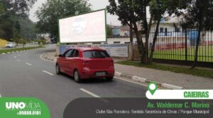 Outdoor da Unomídia em Caieiras, localizado próximo à Secretaria de Obras e ao Parque Municipal, sentido Clube São Francisco.