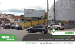 Outdoor da Unomídia em Caieiras, localizado próximo ao Hospital Guadalajara, ao lado da escola Wizard e da Concha Acústica.