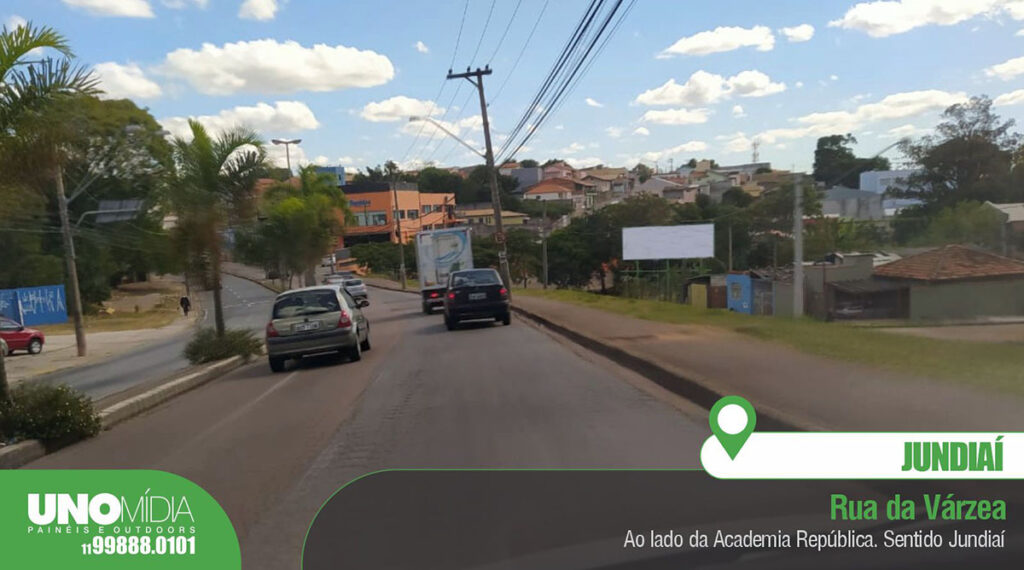 Outdoor da Unomídia em Jundiaí, localizado na Rua da Várzea, ao lado da Academia República, sentido Centro de Jundiaí.