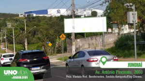 Outdoor localizado na Avenida Antônio Pincinato, nº 2000, em Jundiaí, próximo ao viaduto da Rodovia dos Bandeirantes, sentido Aeroporto/Eloy Chaves.