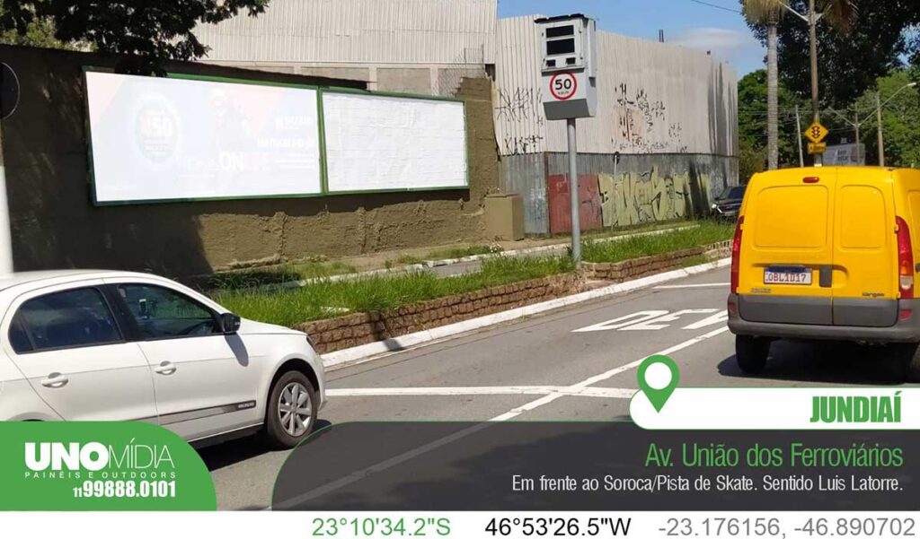 Outdoor da Unomídia em Jundiaí, localizado na Av. União dos Ferroviários, em frente ao Soroca/Pista de Skate, sentido Luis Latorre.