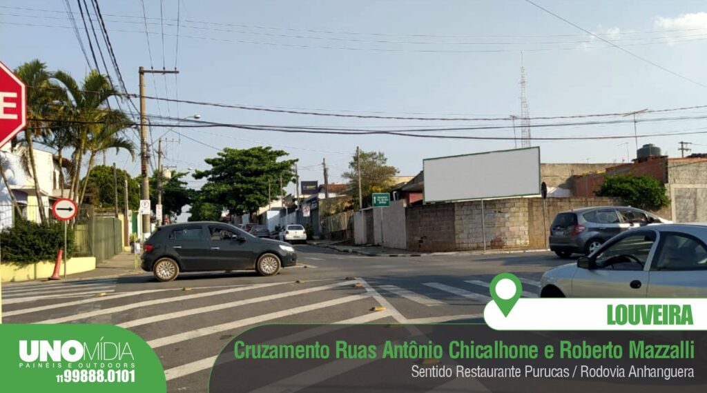 Outdoor da Unomídia em Louveira, localizado no cruzamento das Ruas Antônio Chicalhone e Roberto Mazzalli, sentido Restaurante Purucas e Rodovia Anhanguera.