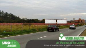 Outdoor da Unomídia em Várzea Paulista, localizado na Avenida Marginal do Rio Jundiaí, ao lado do Motel Bari, na divisa com Jundiaí.