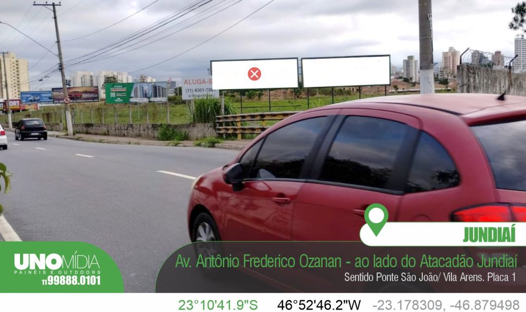 Outdoor localizado na Avenida Antônio Frederico Ozanam, ao lado do Atacadão Jundiaí, com alto fluxo de veículos no sentido Ponte São João e Vila Arens.