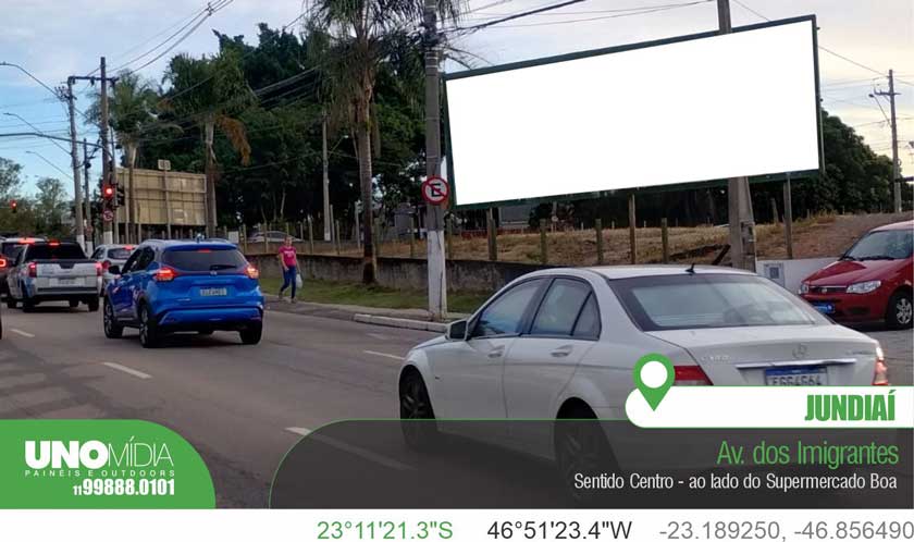 Ponto de mídia exterior em Jundiaí na Av. dos Imigrantes Italianos, sentido Centro, ao lado do Supermercado Boa