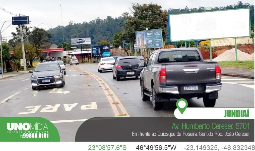 Outdoor localizado na Av. Humberto Cereser, 5701, em frente ao Quiosque da Roseira, em Jundiaí